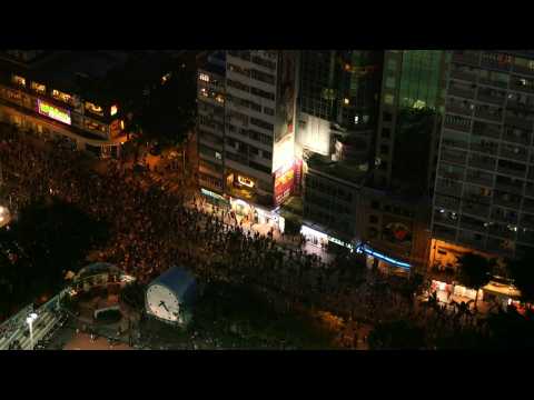 Hong Kong anti-government protest continues past nightfall
