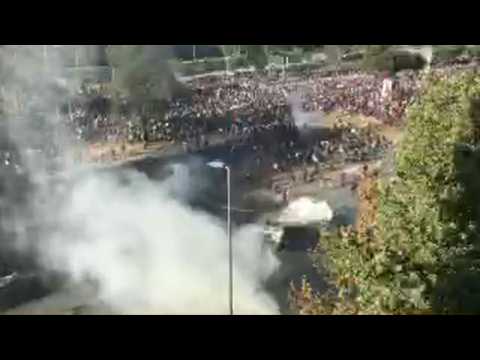 Chilean police disperse protesters in Italy Square