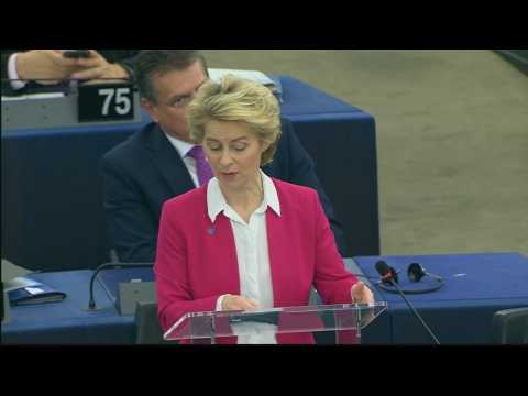 EU chief says no-deal on post-Brexit trade harms UK