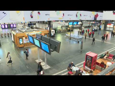 Paris station at standstill on 15th day of transport strike