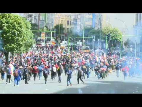 Bolivia police fire gas at anti-government protesters