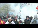 Yellow vest protesters clash with police in Paris