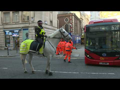 Police evacuate London Bridge after stabbing