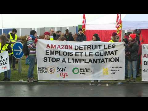 "Block Friday": environmental activists protest outside Amazon warehouse in Douai