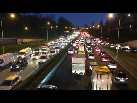 Commuters face heavy traffic in Paris as transport strike continues