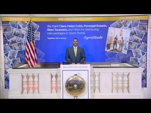 Opening bell rings at the NYSE, US stocks open lower