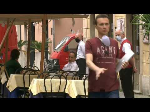 Rome bars and restaurants gradually reopen