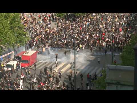 Police fire tear gas, block exit at anti-racism demonstration in Paris