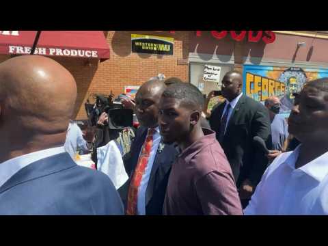 US: George Floyd's son visits the site where his father died