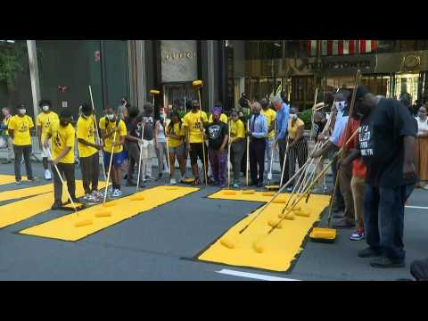 New York Mayor paints “Black Lives Matter” letters outside Trump Tower
