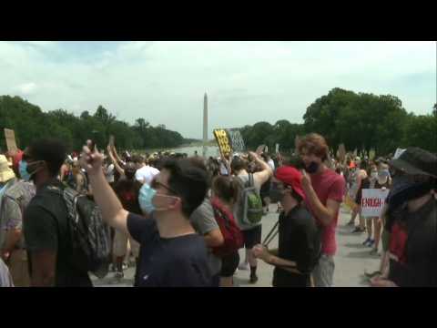 Death of George Floyd: protesters march from Lincoln Memorial to White House