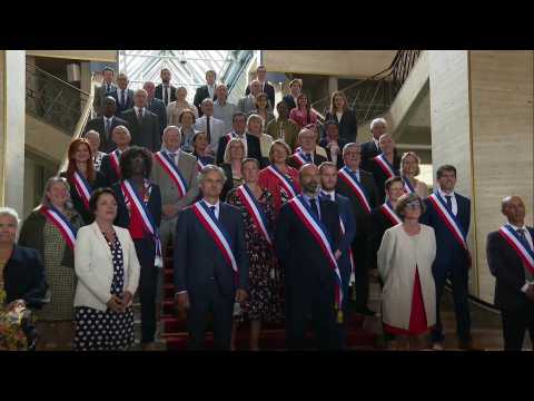 Ex-French PM Philippe poses for photo with Le Havre officials