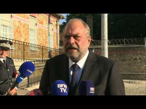 French Justice Minister visits one of country's largest jails during first official visit (2)