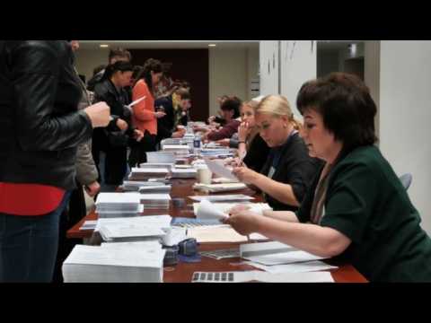 Lithuania: early voters cast ballots in presidential election