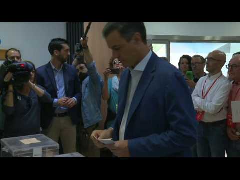 Pedro Sanchez votes in Madrid