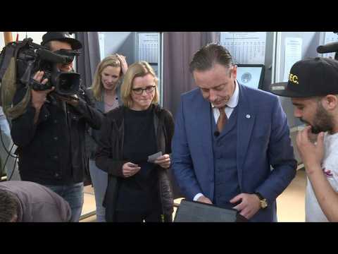 EU elections: N-VA leader Bart de Wever votes in Anvers