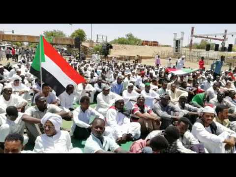 Sudanese protesters take part in the Friday prayers near army HQ (2)