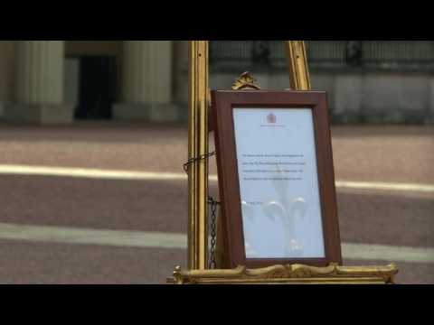 Buckingham Palace displays royal birth announcement
