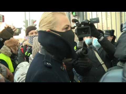 Wife of Kremlin critic Navalny arrives at court