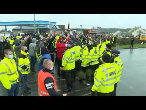 Lorry drivers hold protest in Kent over mandatory negative Covid test