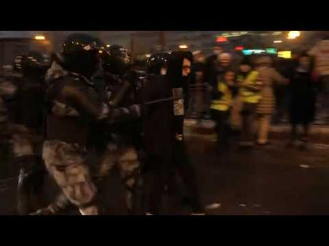 Arrests continue at anti-Putin demo in Moscow