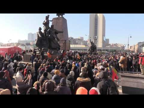 Police detain pro-Navalny protesters in far-eastern Russian city