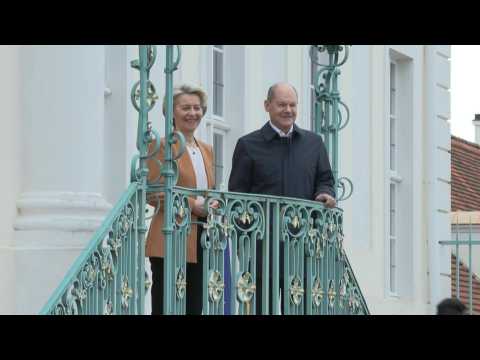 Scholz welcomes Von der Leyen to German government meeting