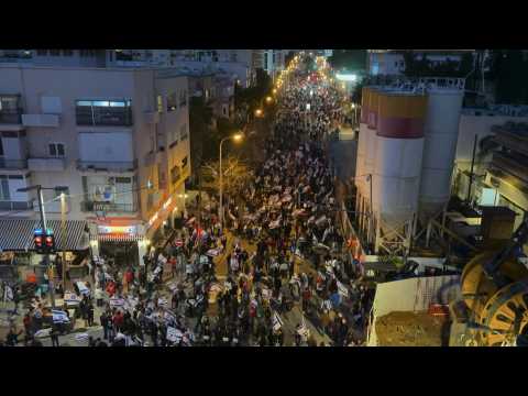 Thousands march in Tel Aviv against Israeli gvt's judicial overhaul