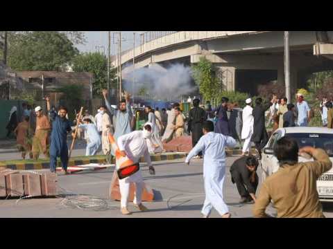 Police clash with protesters after former Pakistan PM Khan arrested