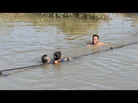 Dozens of migrants attempt to cross Mexico-US border at Ciudad Juarez