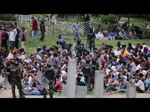 Military police guard inmates in Honduras prisons amid operation