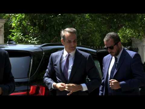 Mitsotakis receives mandate from president to form government