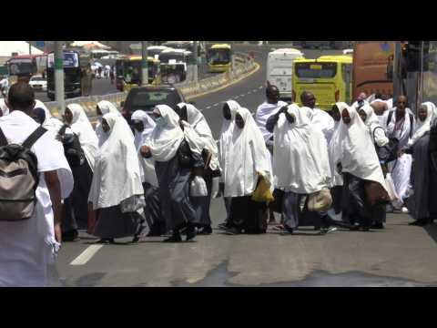 Muslim pilgrims arrive at camps in Mina during hajj