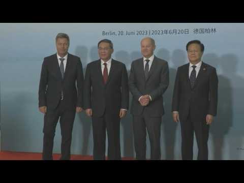 Chinese Premier welcomed by German Economy Minister Habeck in Berlin