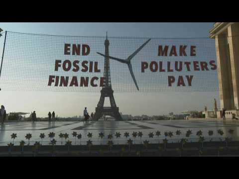 Fossil fuels: Paris protesters call for polluters to be taxed