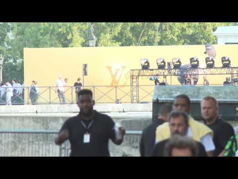 Paris prepares for Louis Vuitton fashion show