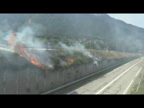 Fire on the fringes of the demonstration against the Lyon-Turin project