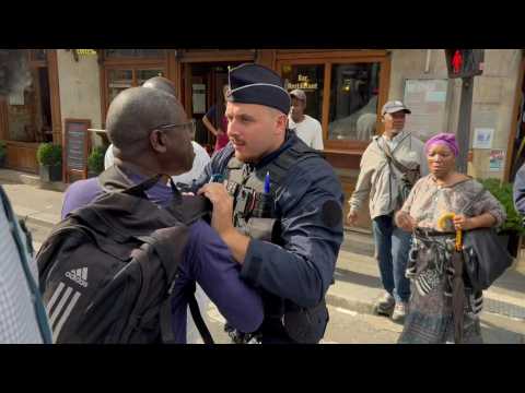 Police push back anti-Macky Sall protesters outside Paris summit