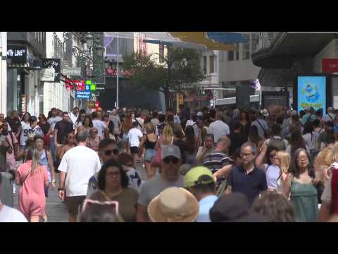Madrid residents struggle during Spain's strongest heatwave this summer