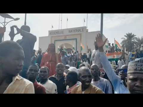 Thousands demonstrate outside French embassy in Niamey