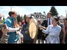Ecuador: daughter of murdered candidate pays tribute to her father outside cemetery