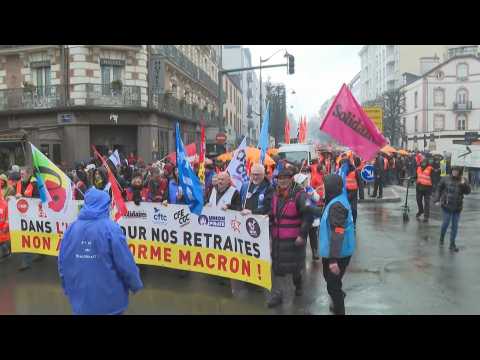 Pensions: thousands of demonstrators march in the rain in Rennes