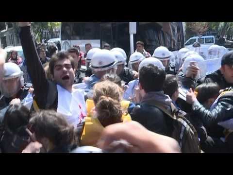 Turkish police arrest May Day protesters in Istanbul