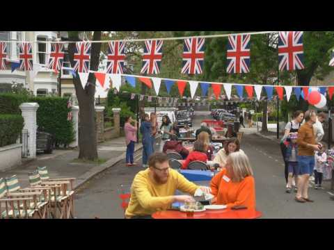 Londoners hold street parties to celebrate the coronation