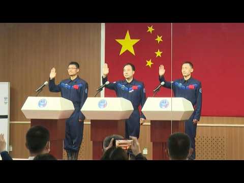 Chinese astronauts hold press briefing ahead of space launch