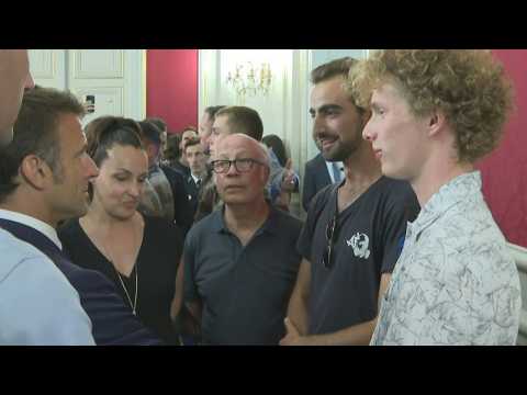 Macron meets the "heroes" who chased down the Annecy attacker