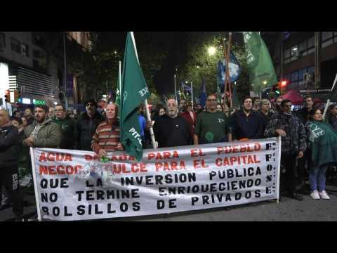 Protest in Uruguay over high salt levels in tap water due to drought