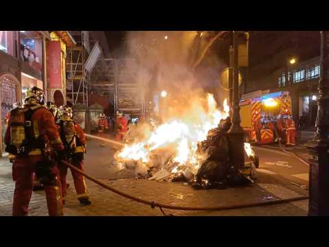 French pension reform: firefighters put out flames after clashes in Paris