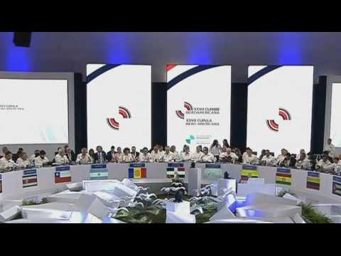 Leaders attend plenary session of 28th Ibero-American summit