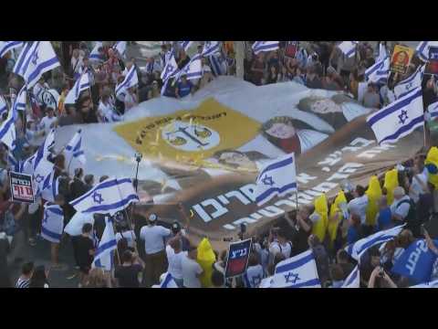 Right-wing Israelis rally outside top court in support of judicial reform